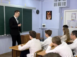 Нижегородским школьникам рассказали о грамотном использовании нейросетей в учебном процессе в рамках проекта «Цифровой ликбез»